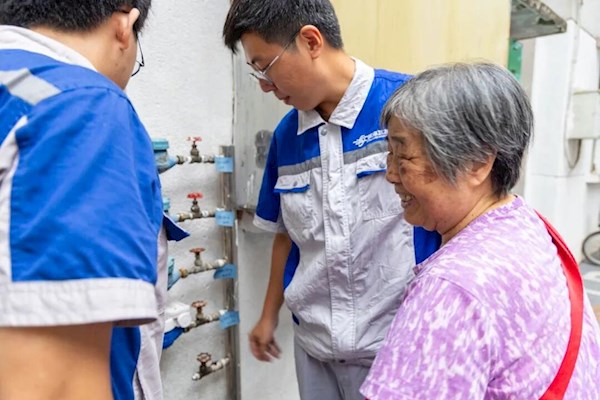 水務(wù)科技賦能社區(qū)治理，為獨(dú)居老人安裝智能水表，精準(zhǔn)呵護(hù)老人安全